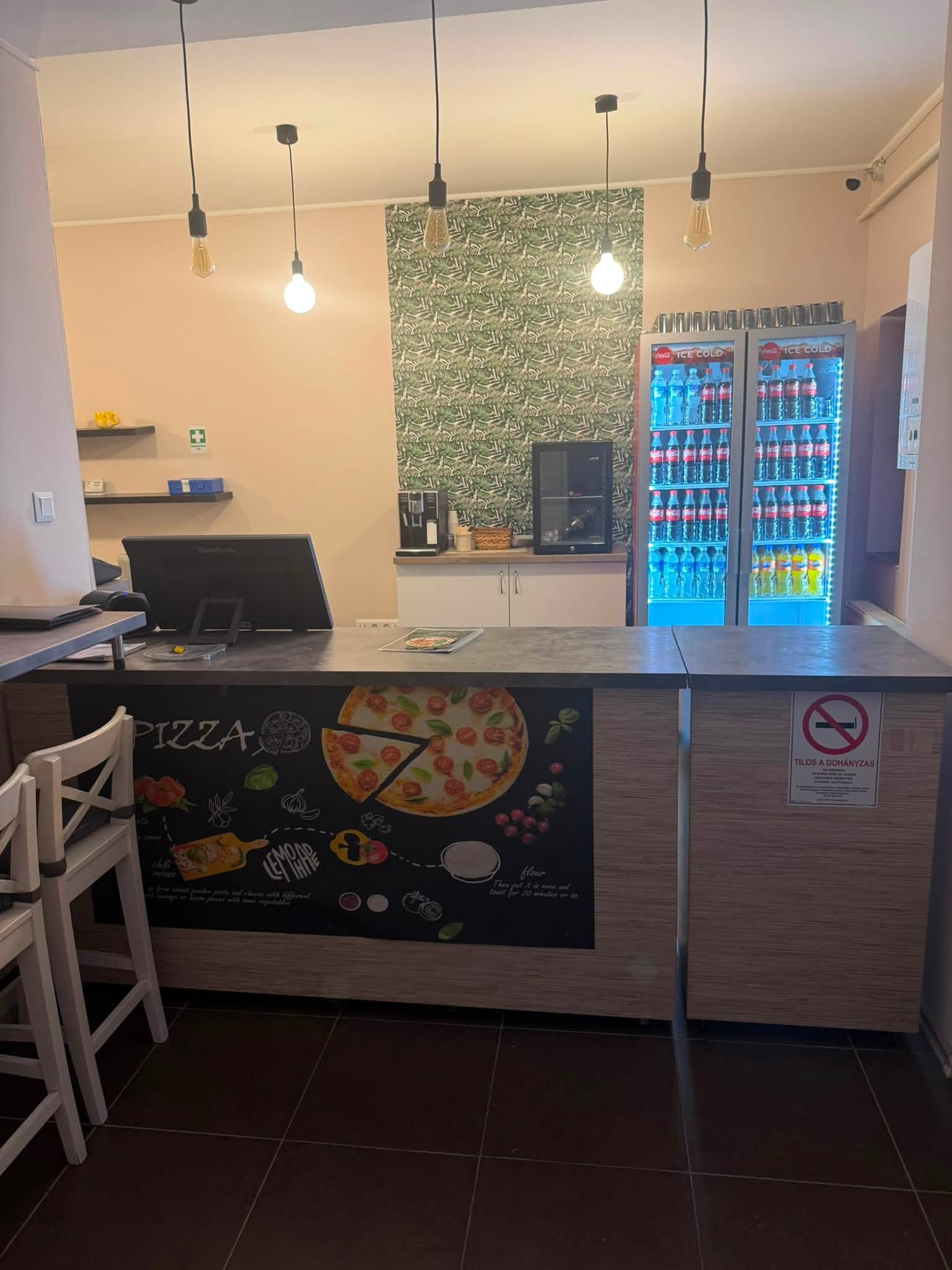 A Pizzaház Csongrád hangulatos belső tere